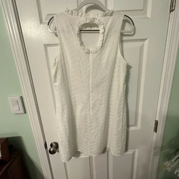Sail to Sable White Eyelet Keyhole Back Sleeveless Shift Dress Size Large - Picture 3 of 3